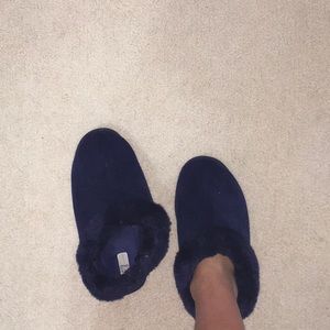 Navy blue furry slippers